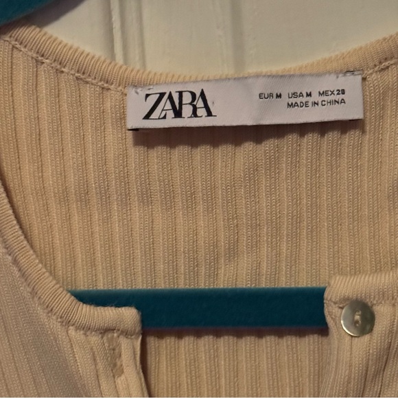 Zara Ribbed Button Down Tank - Picture 3 of 4